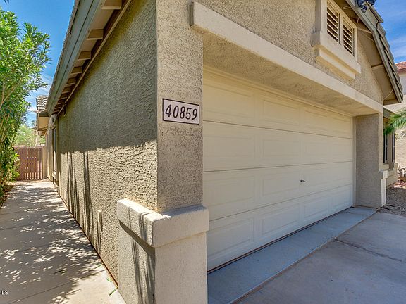 3rd image of 40859 W Thornberry Ln