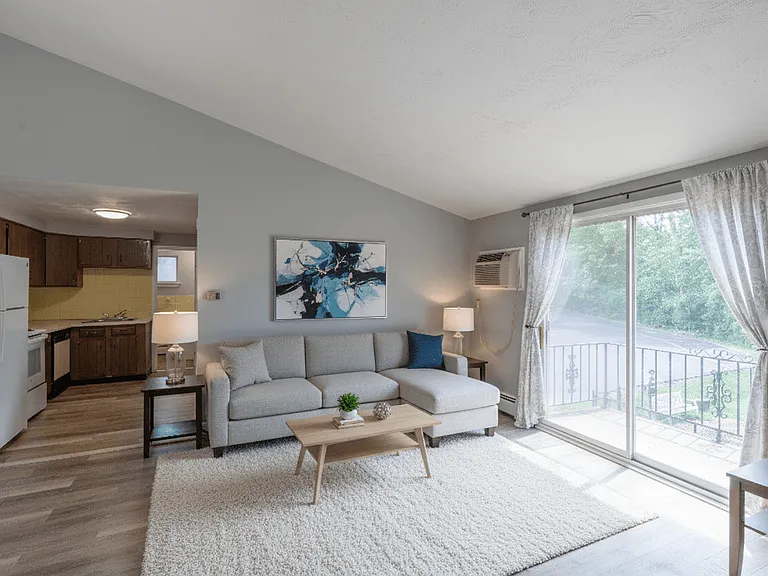 Washington Square Apartments — Photo 13