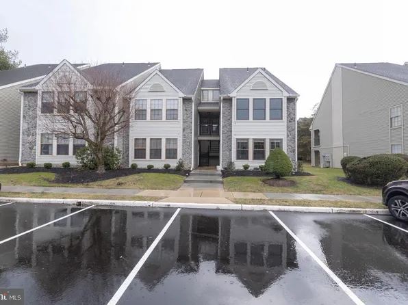 6 Chelmsford Ct, Marlton, NJ 08053