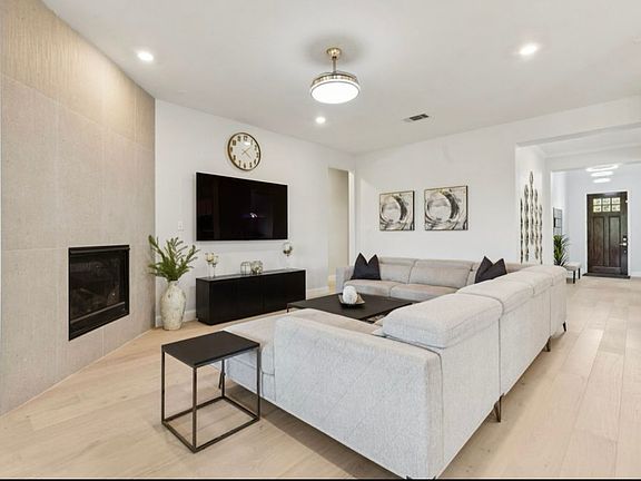 4th image of 3009 Charles Dr