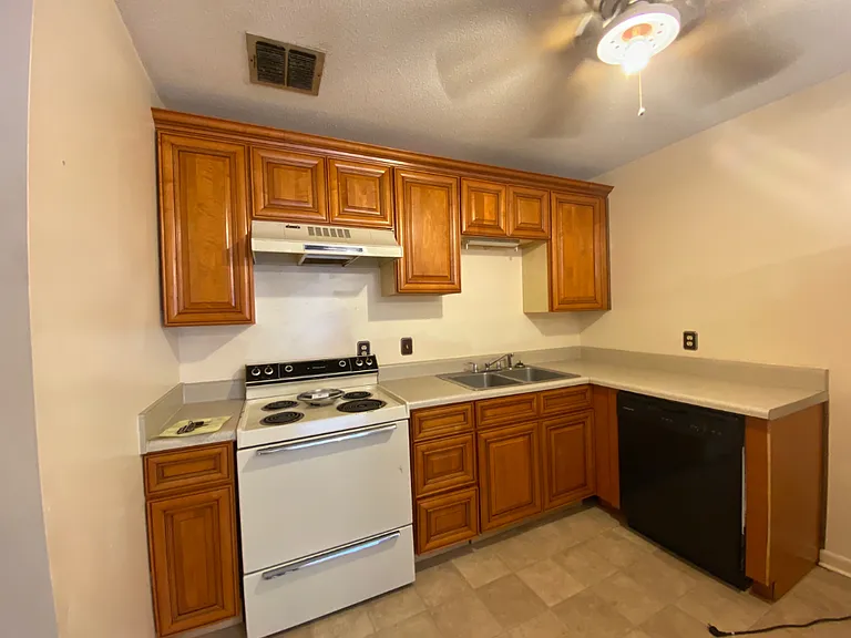 262 Garden Cir — Photo 3