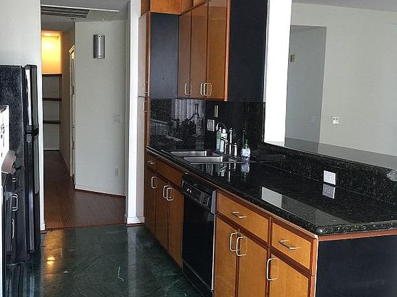 3rd image of 326 Westminster Ave APT 204