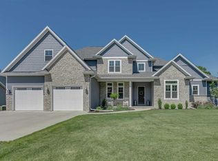 930 Gosling Way Ct, Menasha, WI 54952