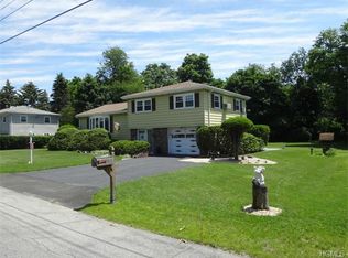 33 Park Hill Dr, New Windsor, NY 12553