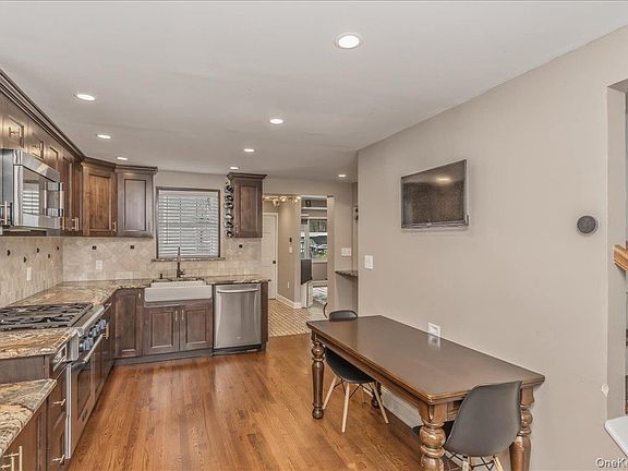 5th image of 306 Latham Road