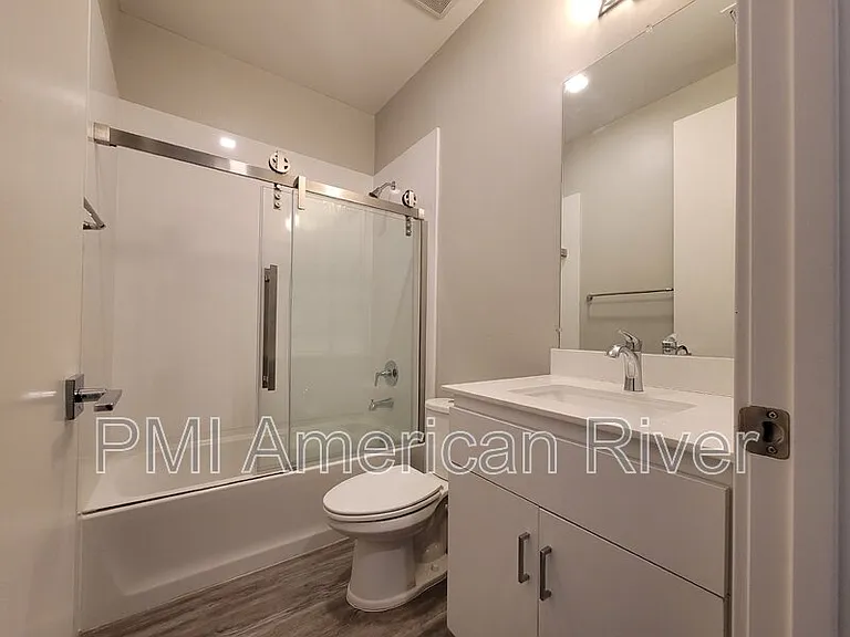 3348 S St — Photo 20