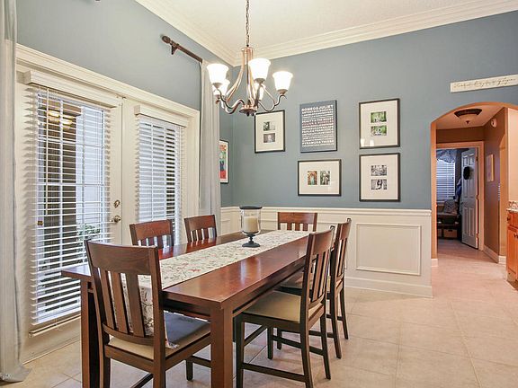 3rd image of 1309 Honeysuckle Dr