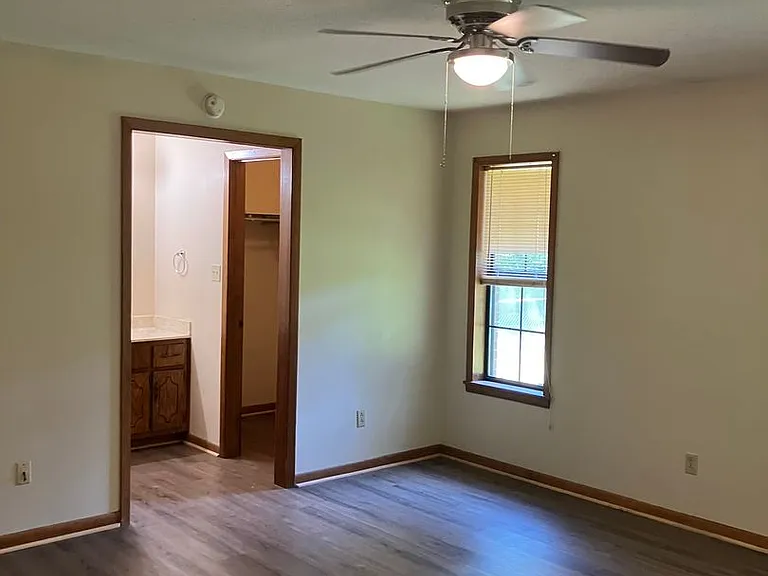 916 Elderberry St — Photo 10