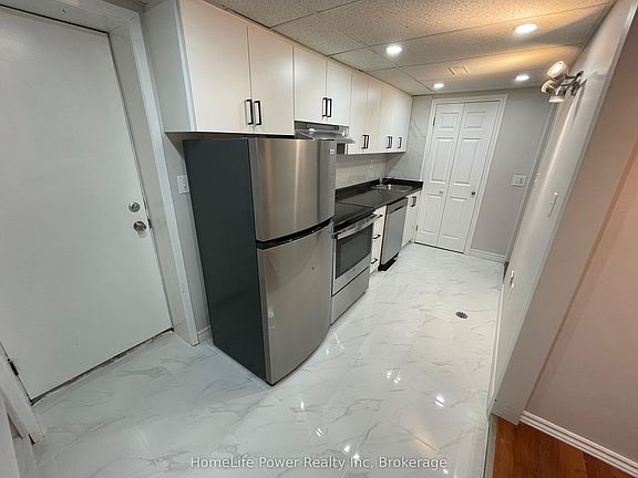 5th image of 573 Glen Manor Blvd Unit B