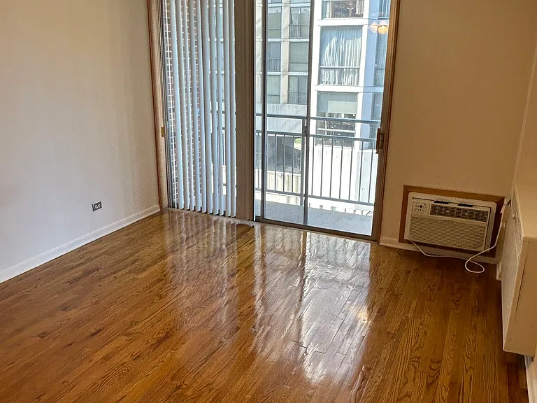 2340 N Commonwealth Ave — Photo 20