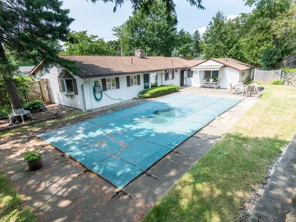 32 Murray St, Peabody, MA 01960