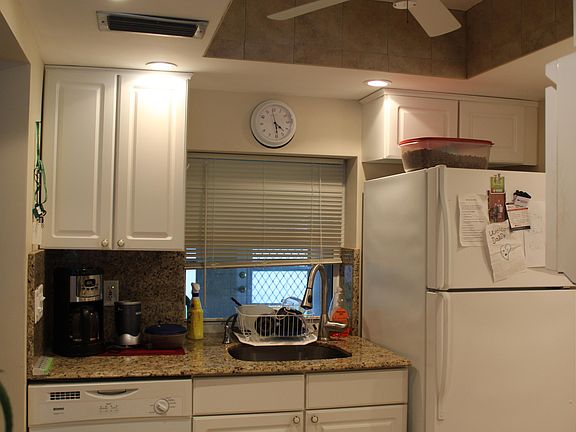 3rd image of 1008 W Ocean Drive