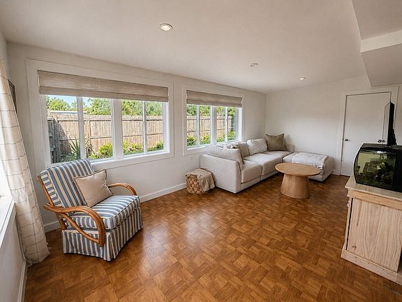 5th image of 1036 NE Terrace Way
