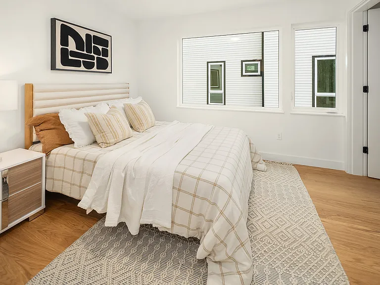 540 W Barrett St — Photo 7