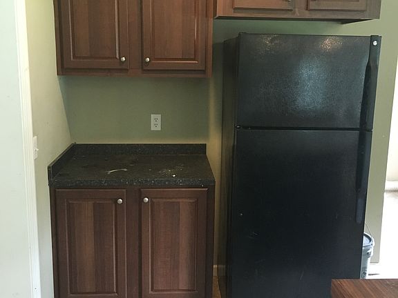 5th image of 14 Hickory Ct