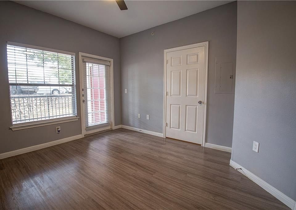 1st image of 2320 Gracy Farms Ln APT 213
