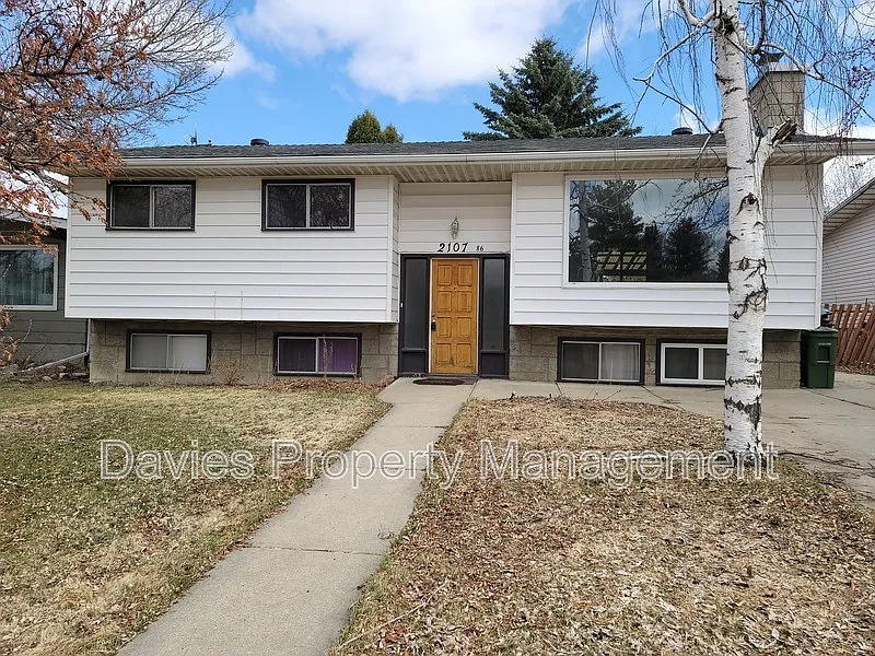 3 bed, 1.5 bath, 1100 sqft, $1,300 — Photo 1