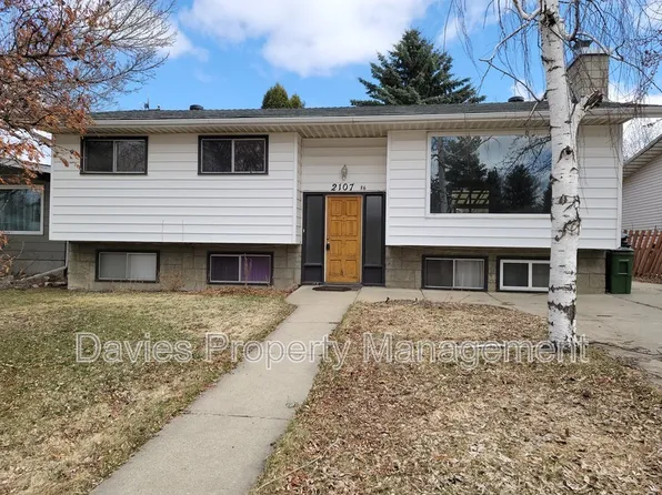 2107 86th St NW, Edmonton, AB T6K 1Z9