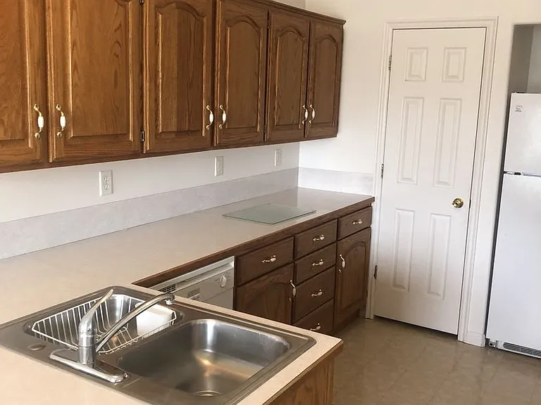 216 Susan Dr — Photo 6