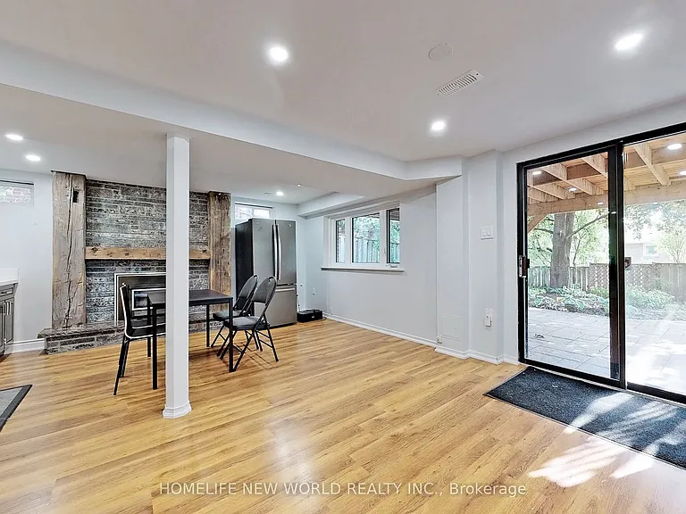 3954 Selkirk Pl #WALKOUT BASEMENT — Photo 2