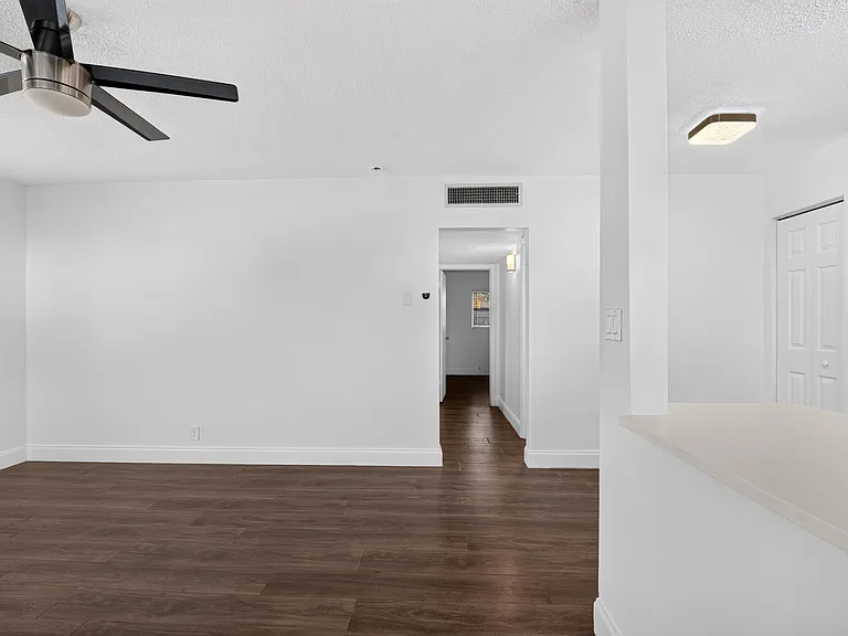 732 SE 15th St #1 — Photo 17