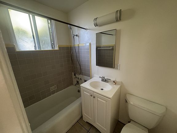 4th image of 1136 Linden Ave APT 6