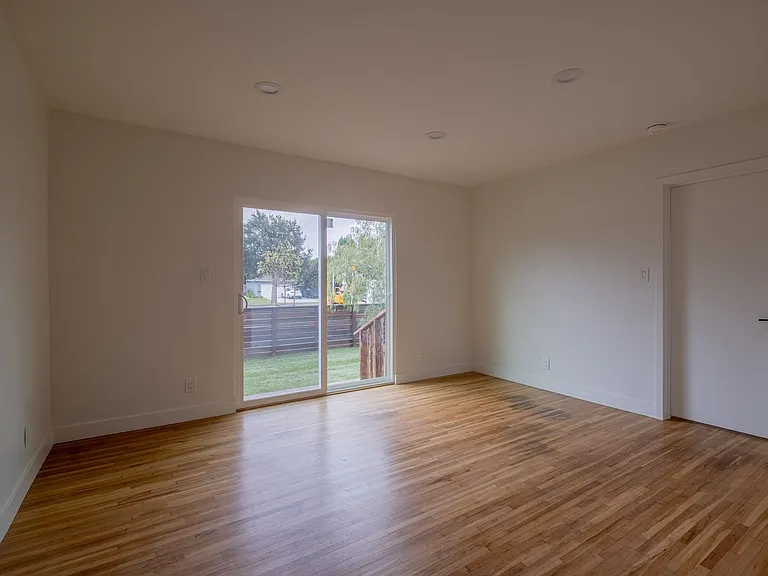 17901 Crenshaw Blvd Residences — Photo 24