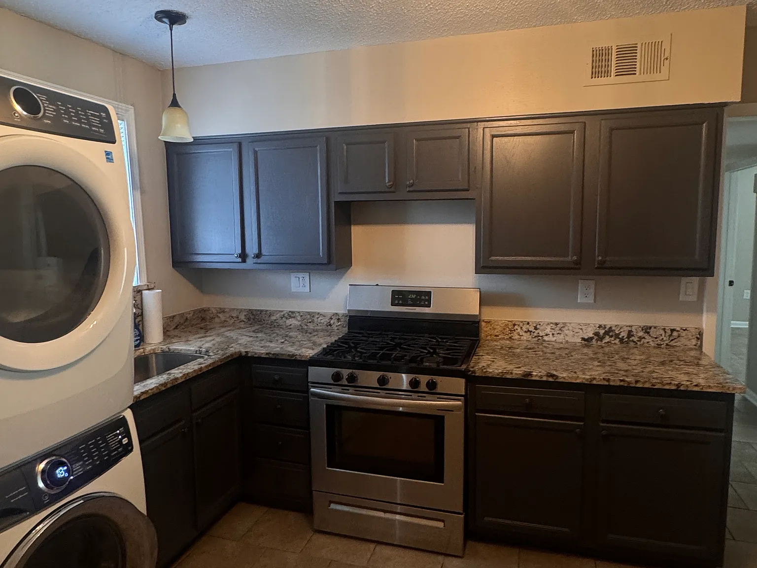 2 bed, 1000 sqft, $1,300 — Photo 4