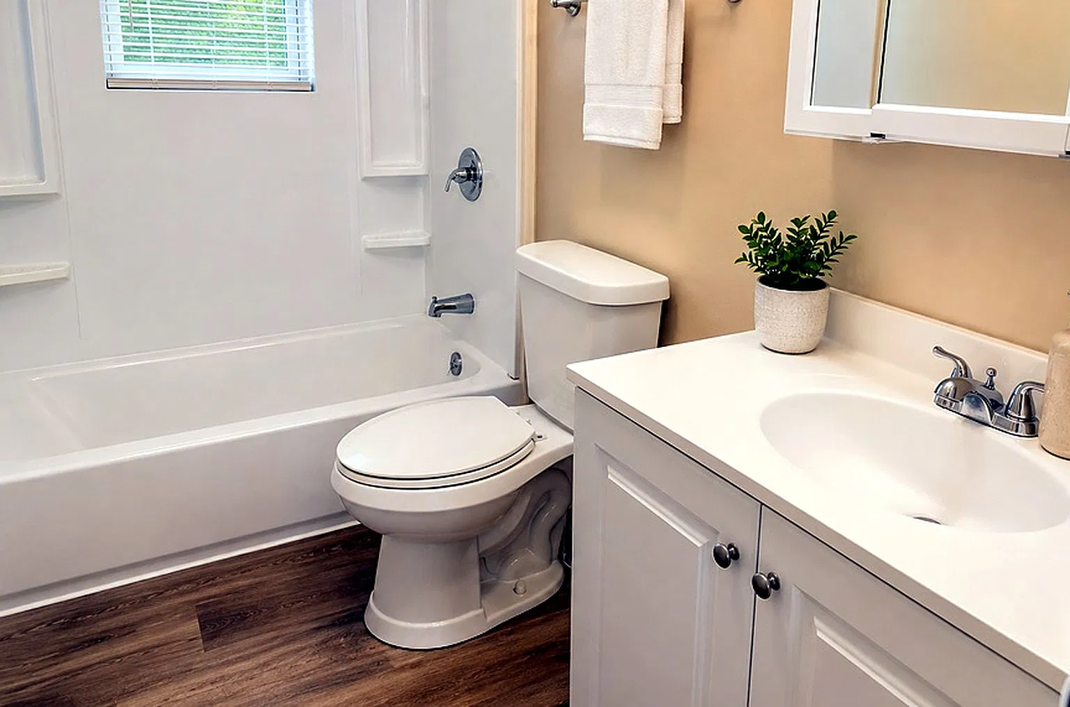 2 bed, 850 sqft, $1,700 — Photo 2