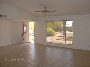 3rd image of 2320 E Lincoln Dr