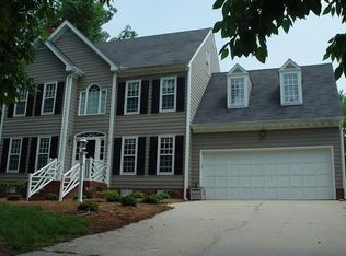121 Huntsmoor Ln, Cary, NC 27513