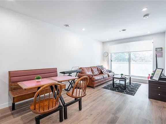 2nd image of 479 Charlton Ave E #101