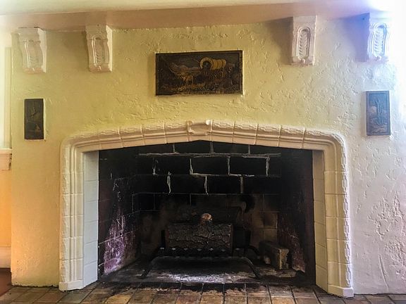 4th image of 1972 N Raymond Ave