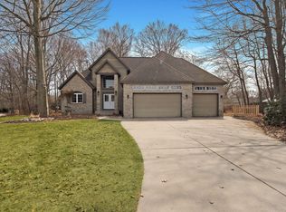 675 Bridgeview Bay Dr, Norton Shores, MI 49441