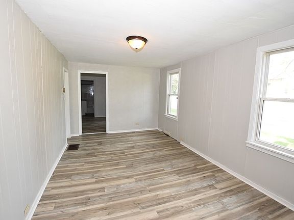 4th image of 1888 Union Ave