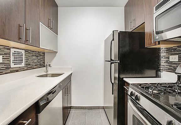 4th image of 200 E 33rd St APT 26F