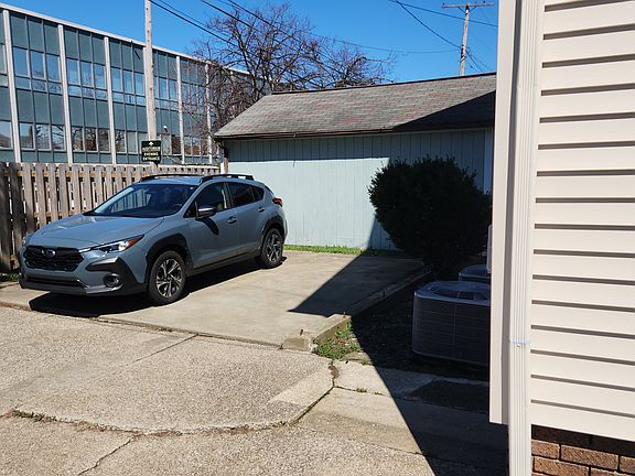 3rd image of 1388 Lakewood Ave #Up