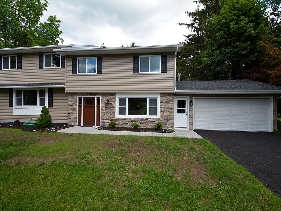 1st image of 35 Old Barn Cir