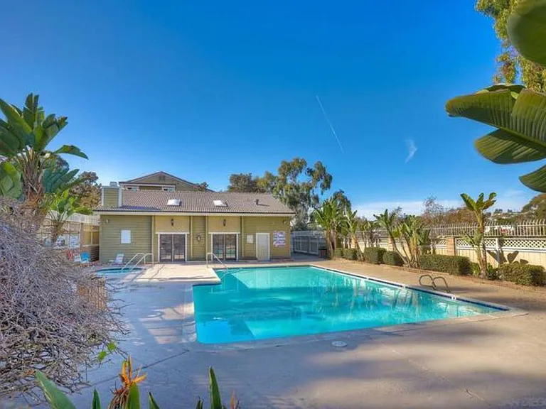 Host pool parties with family & friends