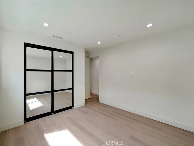 19145 Keswick St — Photo 24