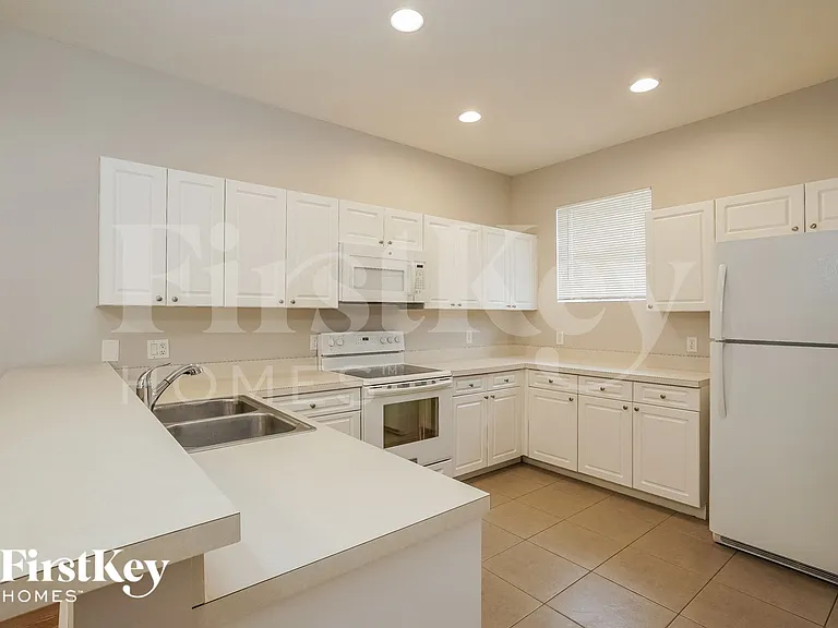 17528 Braddock Rd — Photo 6