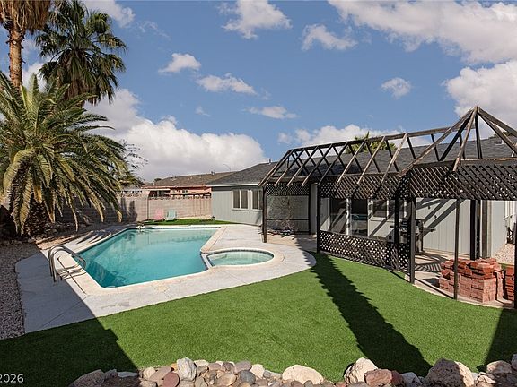 3rd image of 41 Del Amo Dr