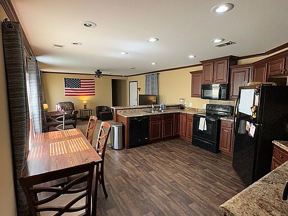 Kitchen/ Dining Room
