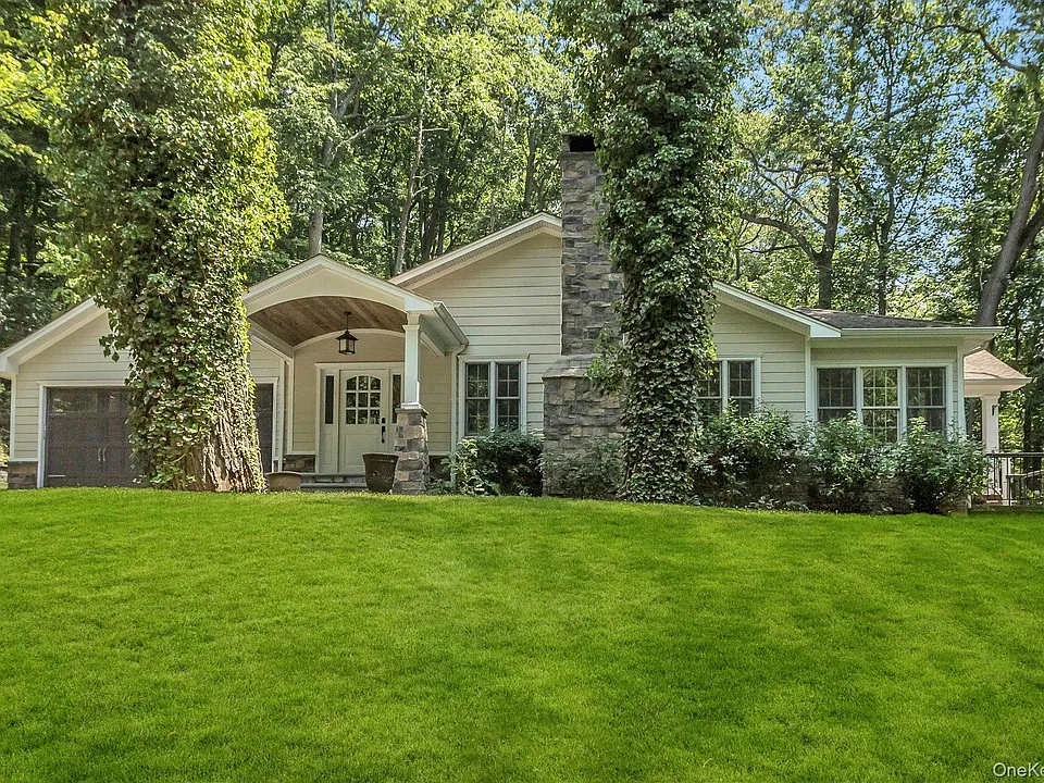 10 Laurel Cove Rd