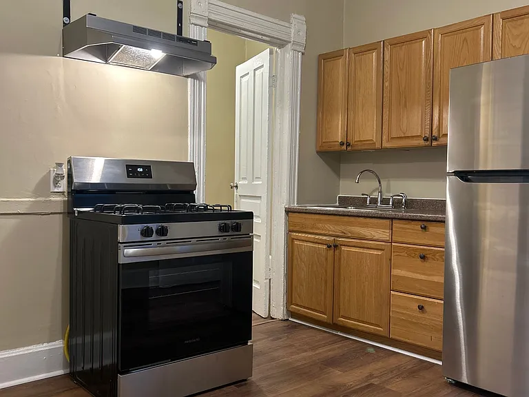 862 N Hermitage Ave #1R — Photo 4