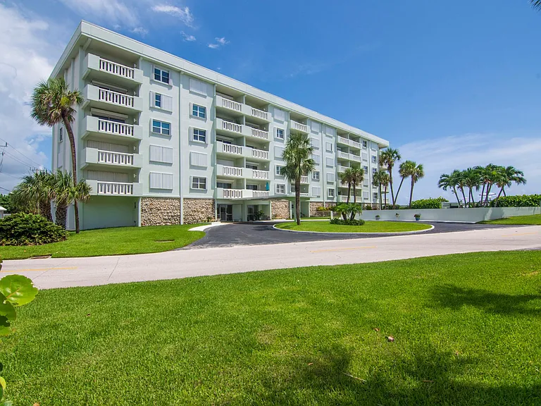 4049 Ocean Dr #201 — Photo 12
