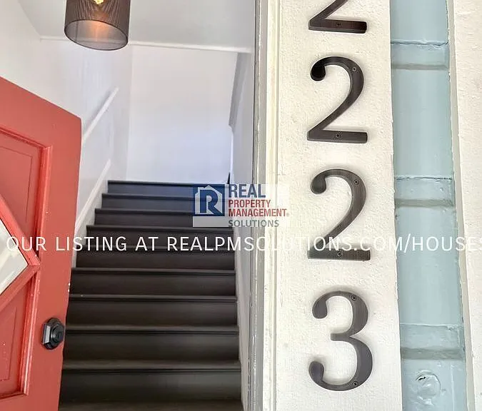 2223 NW Hoyt St — Photo 3