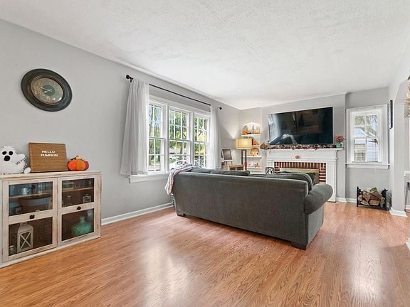 3rd image of 4821 Palatine Dr