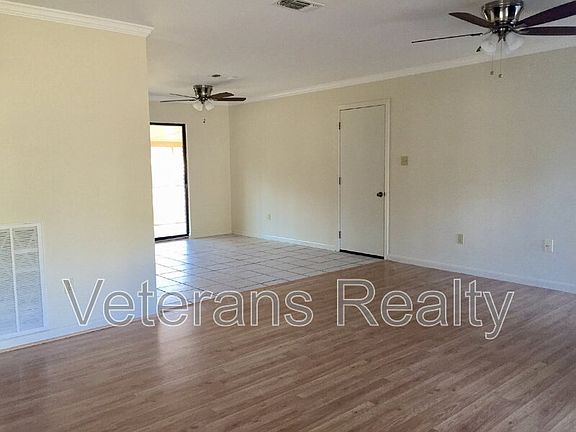 2nd image of 867 Vee St