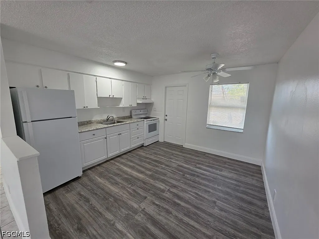 Photo 2 of 11 - 5413-5427 3rd Ave #5413 - Fort Myers, FL Building Photo - 5413-5427 3rd Ave #5413